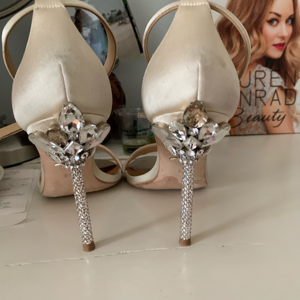 Badgley mischka ivory satin